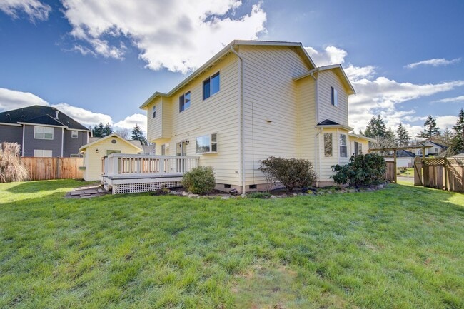 Building Photo - Fantastic home on Cul-de-Sac, in highly de...
