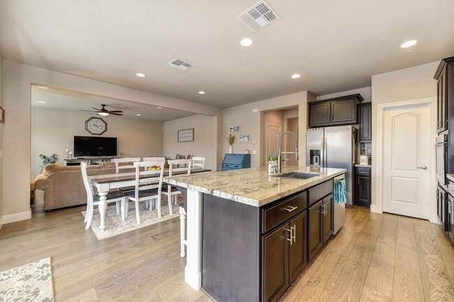Building Photo - 5019 Verona Dr