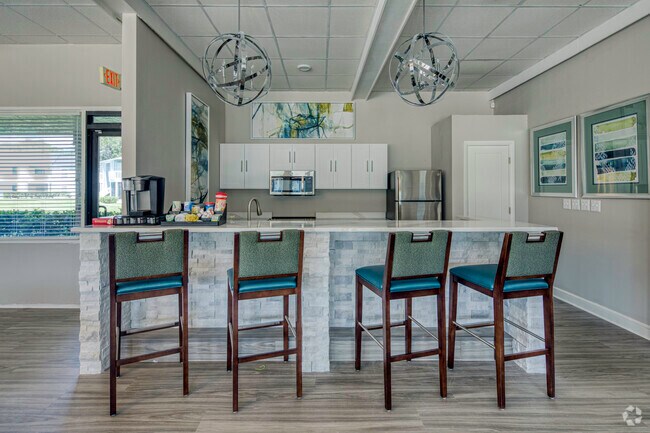 Casa club - 202 Windwood Oaks Dr Tampa, FL, 33613 - Windwood Oaks Apartments