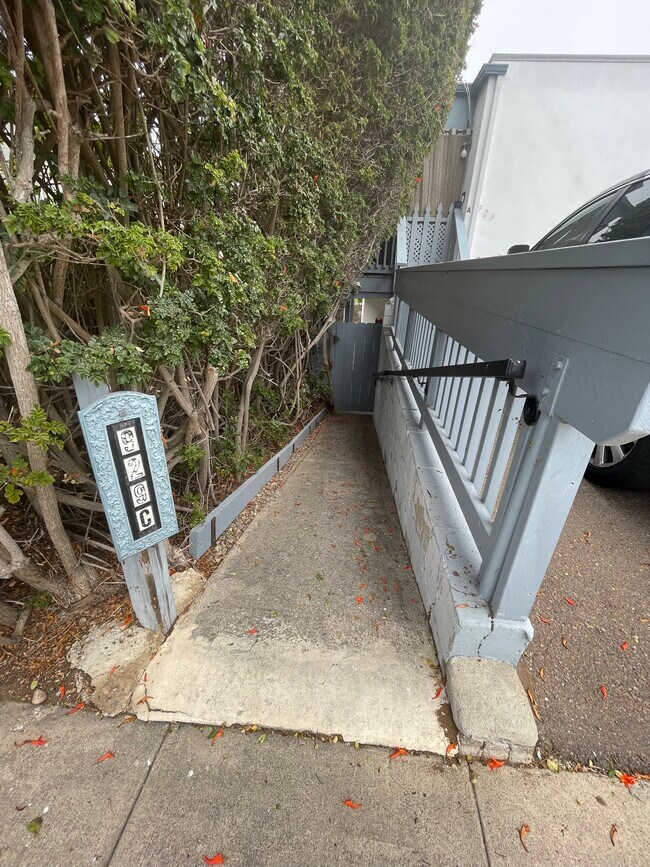 Walkway to unit - 929 3rd St