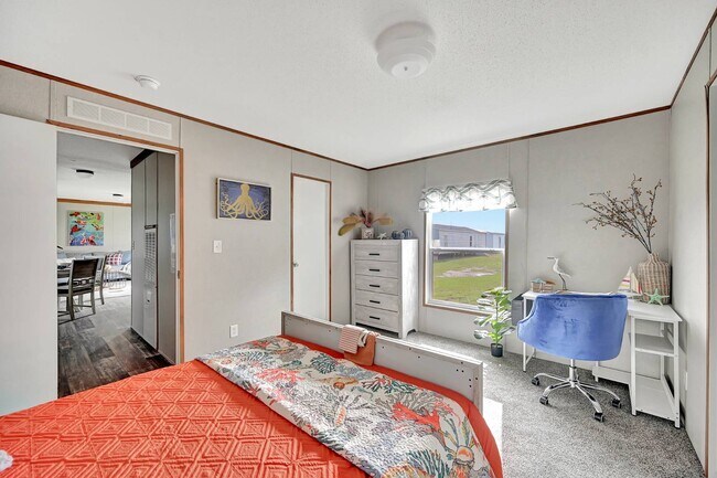 Building Photo - 372 W Buell Dr