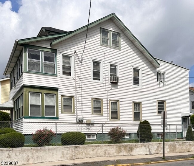 Foto del edificio - 705 Chancellor Ave