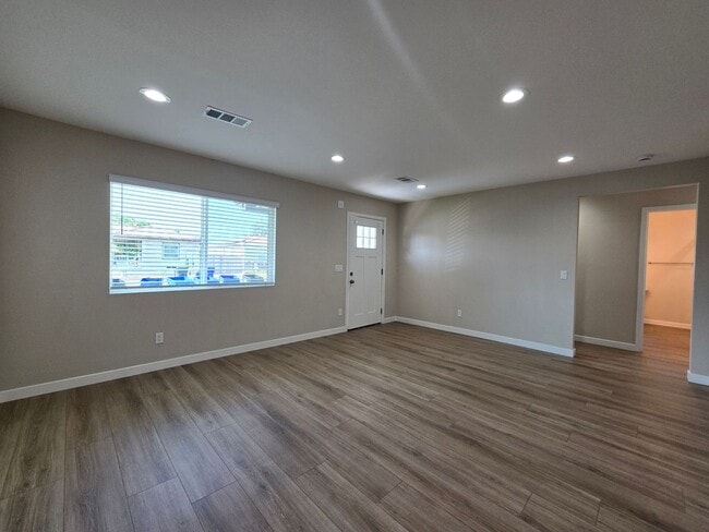 Foto del edificio - Newly Renovated 2023!! 4BD/2BA