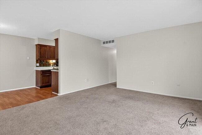 Foto del edificio - $1395 2 bedroom town house