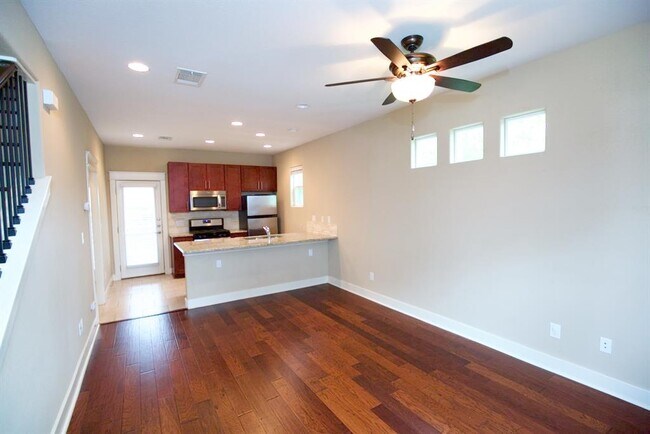 Foto del edificio - 1800 Richcreek Rd