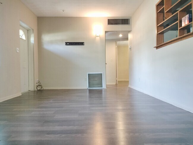 Foto del edificio - 600 N Center St