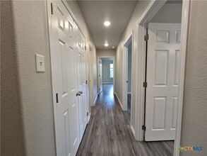 Building Photo - 523 Lost Trl