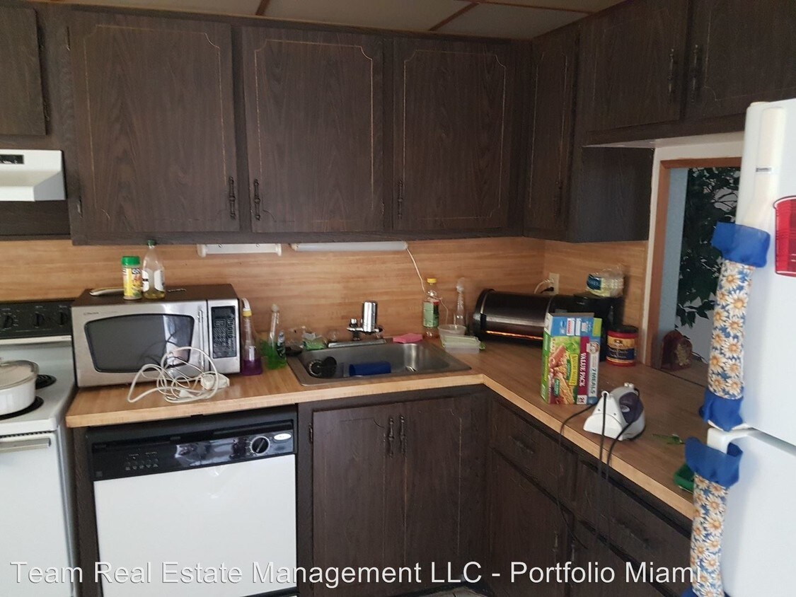 Foto principal - 8390 Sands Point Blvd