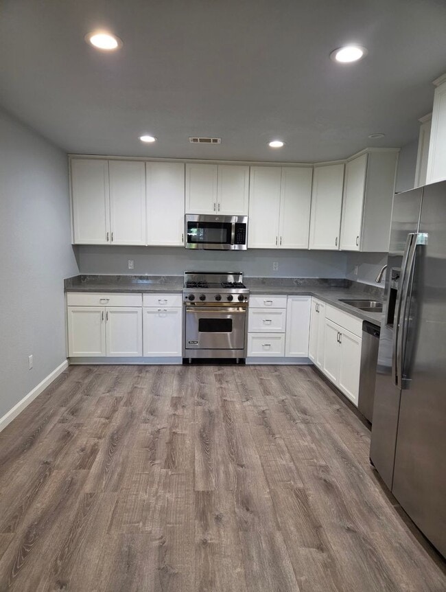 Building Photo - QUAINT ADU