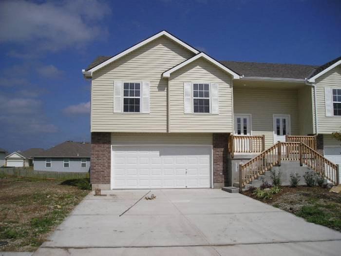 1024 Kaycee Dr, Raymore, MO 64083 Townhome Rentals in Raymore MO