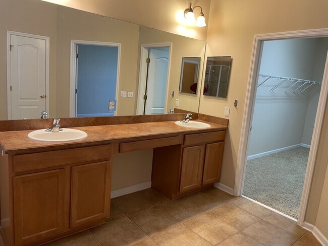 Building Photo - 6 Prince Patric Ln