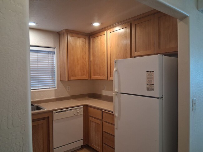 Foto del edificio - Comfortable 2-Bedroom Apartment in Desirab...