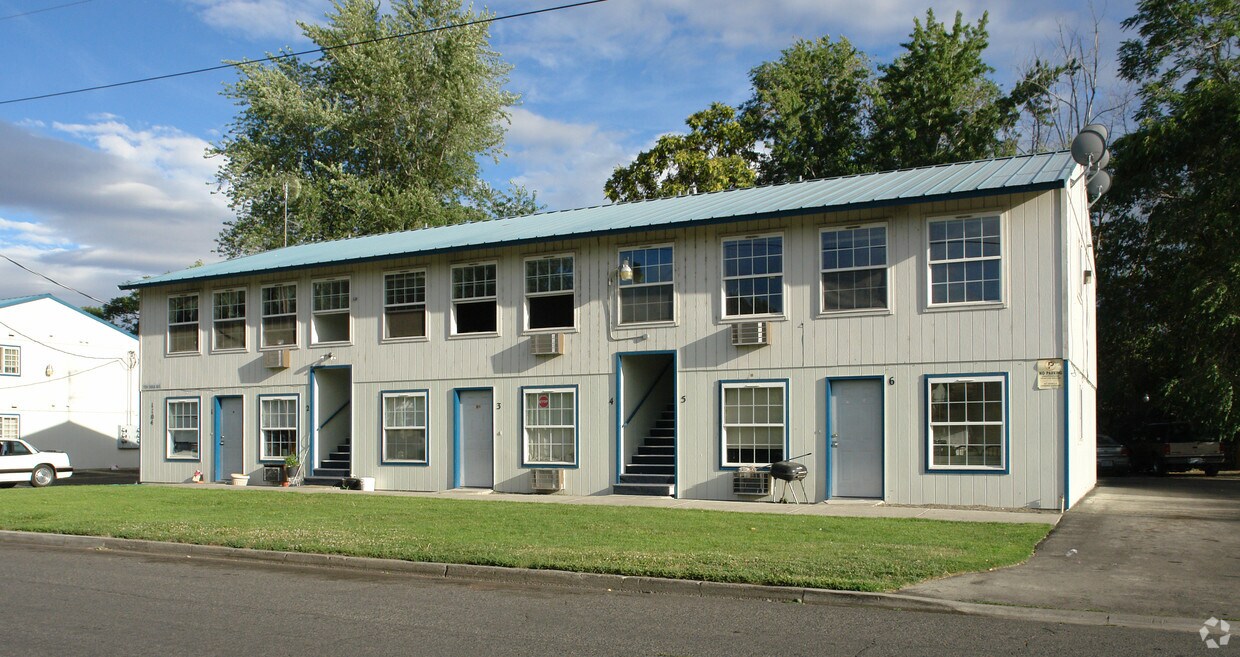 Primary Photo - 1104 Swan Ave