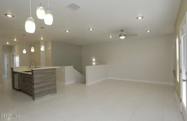 Foto del edificio - 5545 Buckley Dr