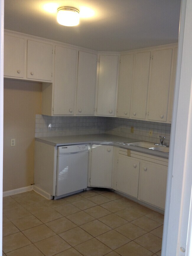 Foto del edificio - 2101 Smallwood Dr