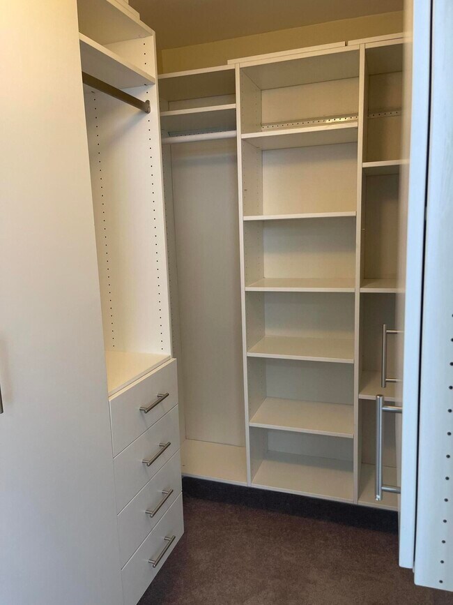 Foto del edificio - 1743 Village Blvd