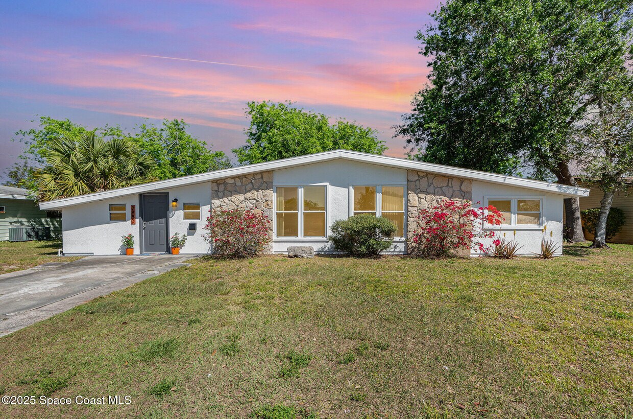 Primary Photo - 2880 Fountainhead Blvd