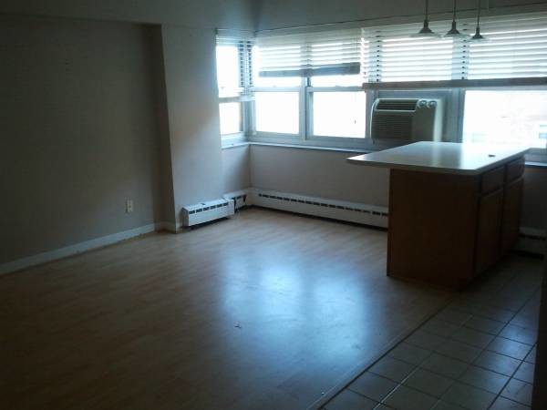 Living room - 4980 N Marine Dr