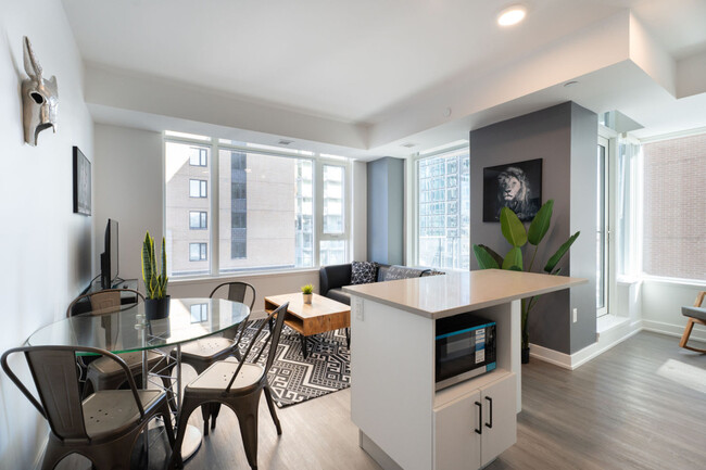 Building Photo - 90 Champagne Ave S