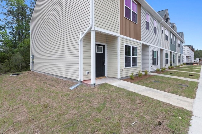 Building Photo - Just listed!!! Welcome home to this beauti...