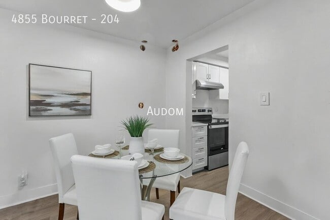 Building Photo - 4855 Av Bourret