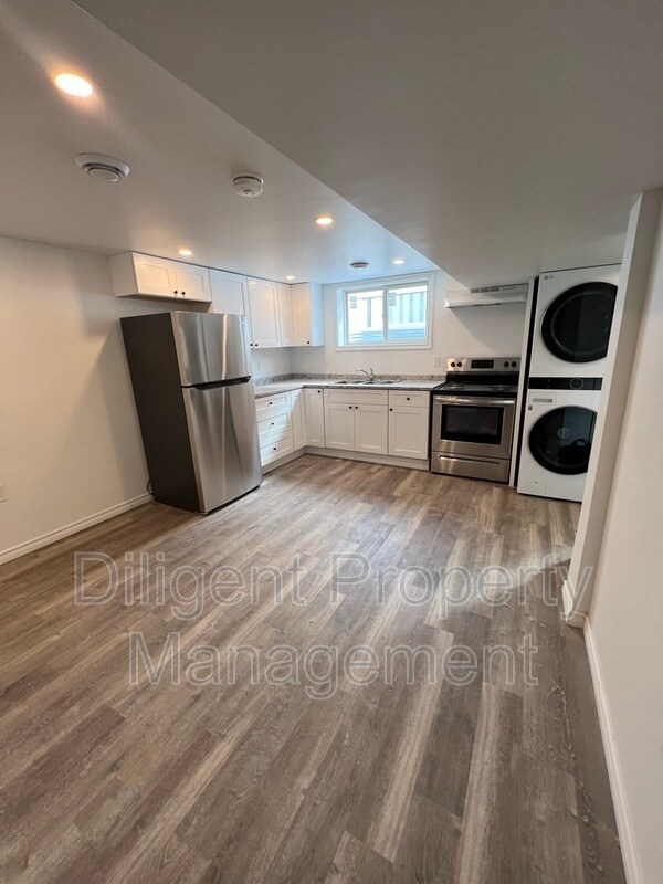 Primary Photo - 786 Snelgrove Rd