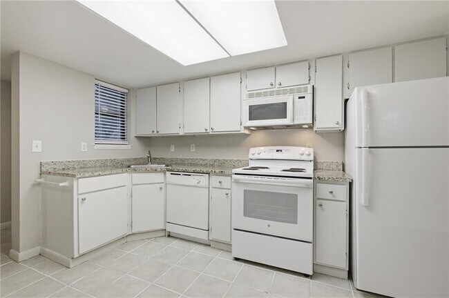 Foto del edificio - 2183 Surrey Ct