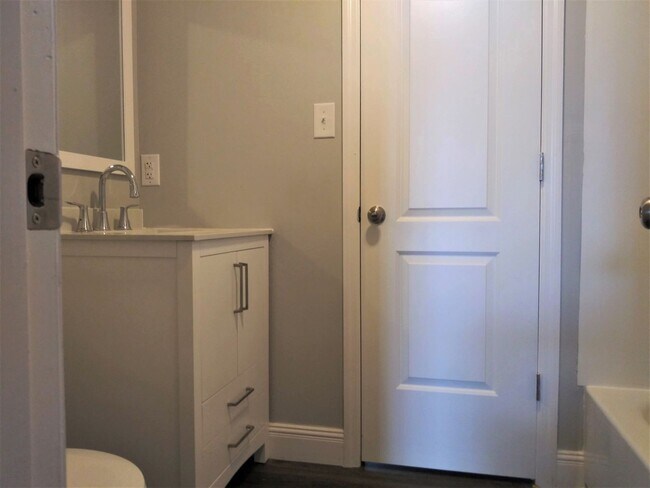 Building Photo - MORGAN AVE APARTMENTS