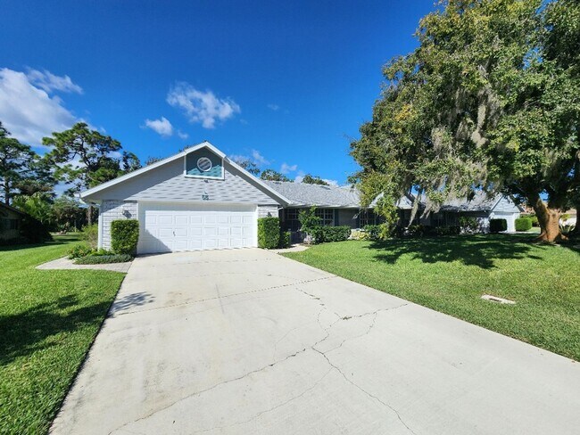 Building Photo - Gorgeous Hidden Lakes 3/2/2 Home