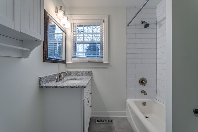 Building Photo - 308 Highland Ave