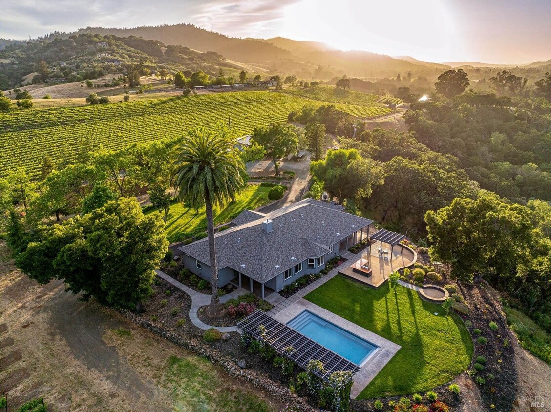 Foto principal - New single family Wine Country Home with v...