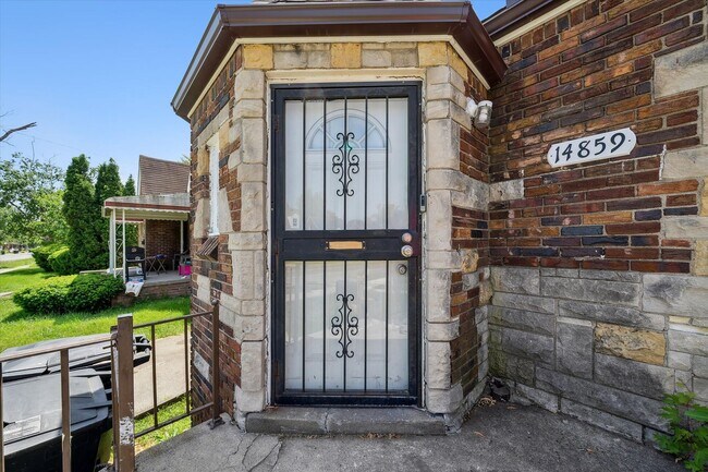 Building Photo - Unique 3 bedroom $1200