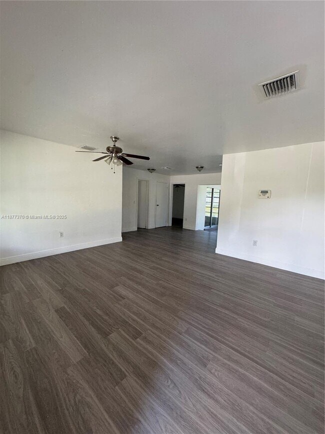 Foto del edificio - 2985 NW 69th Ave