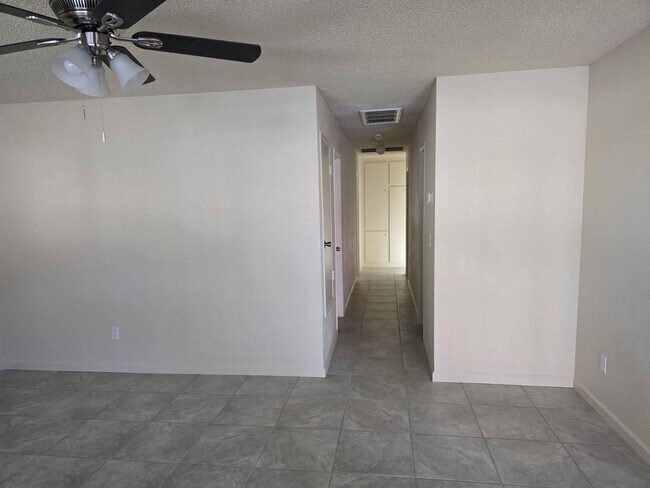 Building Photo - RECENTLY BEAUTIFULLY RENOVATED 4 BEDROOM 2...