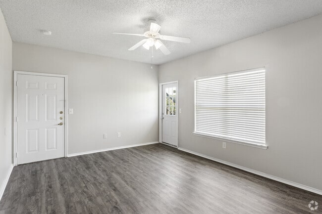 1BR, 1BA - 690SF - Living Room - The Ranch at Frisco Apartments