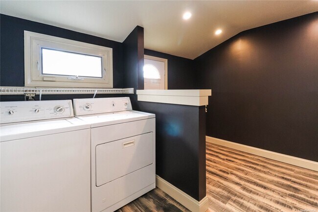 Building Photo - 2 Ridgeview Pl