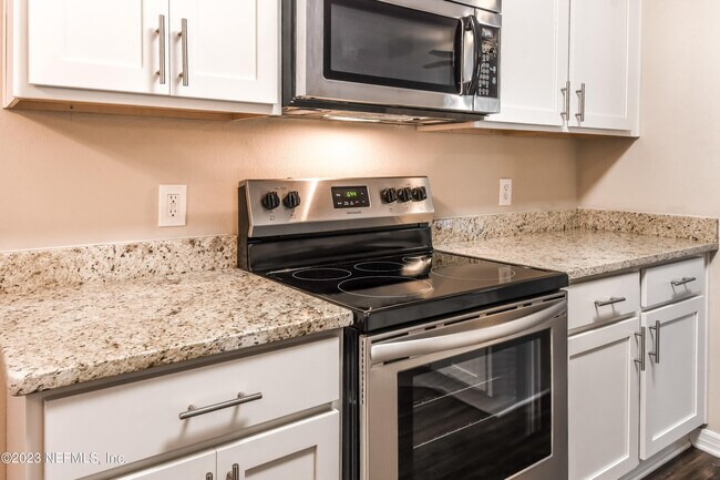 Foto del edificio - 2900 Stonegate Ln