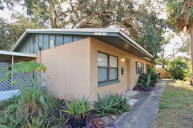 Charming Largo Home with a Spacious Fenced Yard! - Charming Largo Home with a Spacious Fenced Yard!