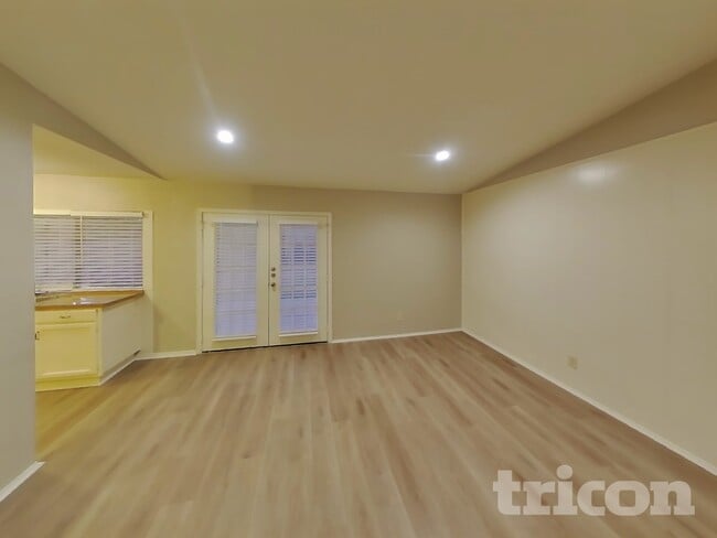 Foto del edificio - 5529 Kerry Ln