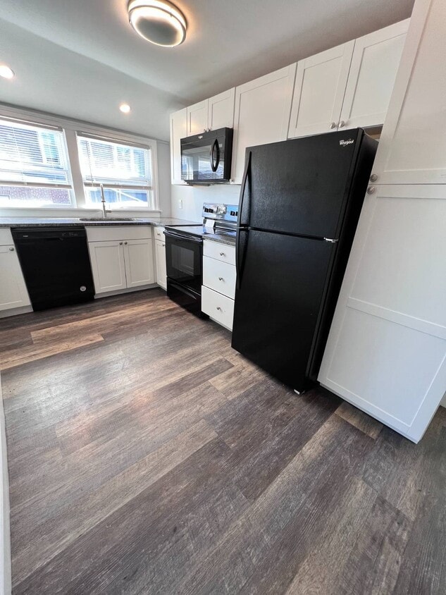 Primary Photo - 2 N Ferry St