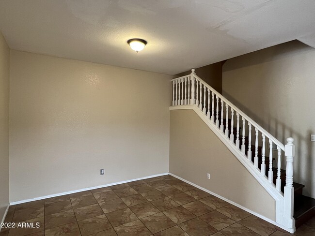 Building Photo - 9447 W Palm Ln
