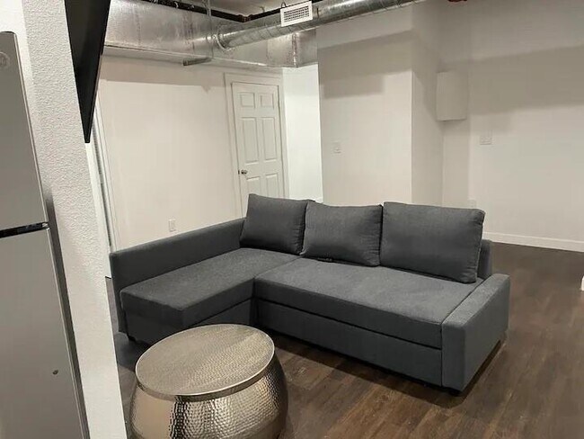 Foto del edificio - 1010 W 26th St