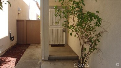 Building Photo - 14940 Almond Grove Ct