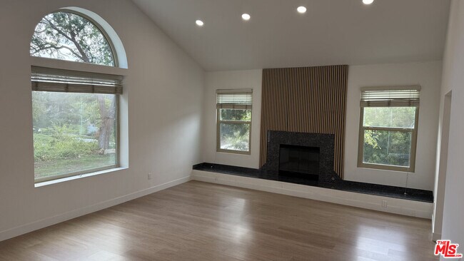 Foto del edificio - 24228 Dry Canyon Cold Creek Rd