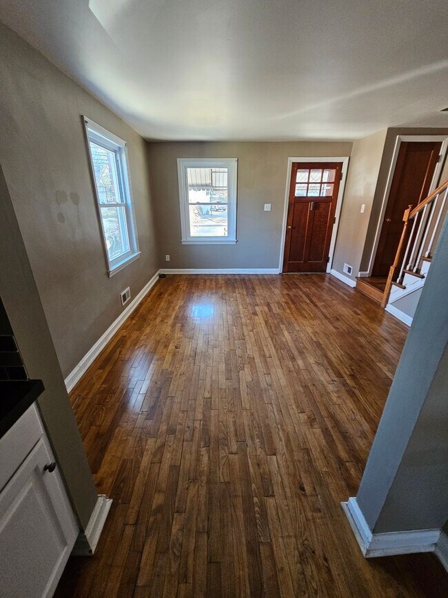 Foto del edificio - Newly Renovated 3-Bedroom Townhome with Chic Features