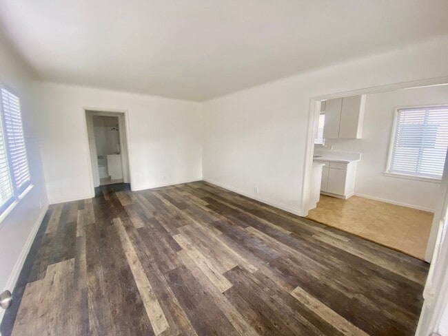 Building Photo - 1-bed, 1-Bath House in Carson $2,100