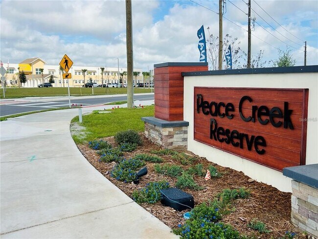 Foto del edificio - 680 Reggie Rd