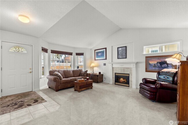 Foto del edificio - Quiet Updated Townhome in Prime Location!