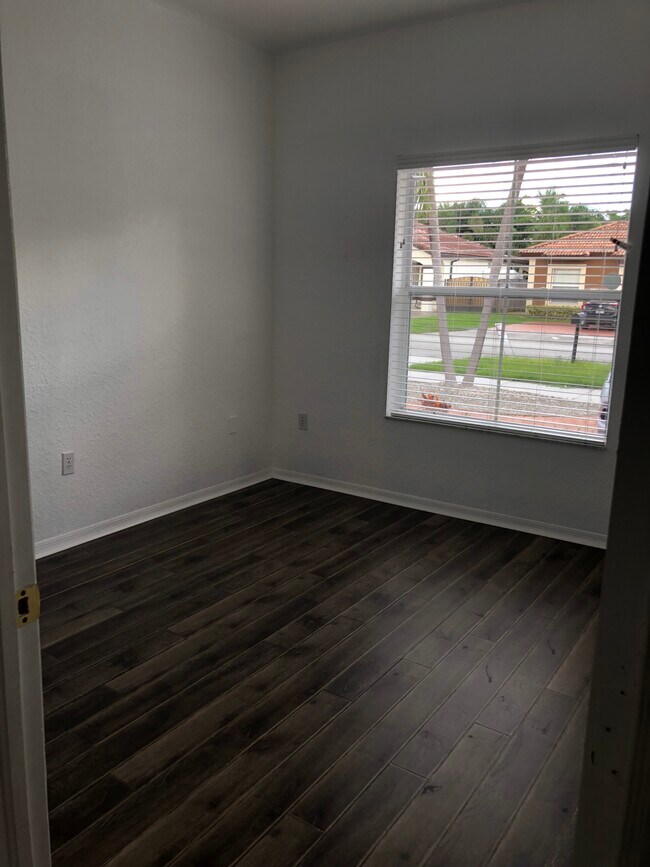 Foto del edificio - 8894 NW 168th St