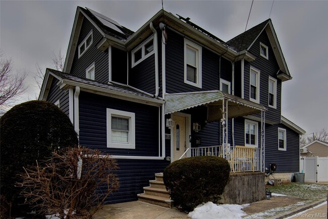 Building Photo - 29 3rd Ave